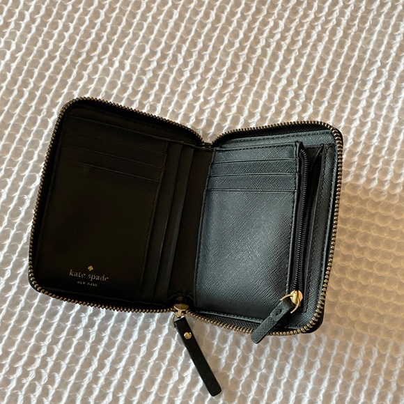 Kate Spade Laurel Way Darci Wallet - Picture 4 of 5
